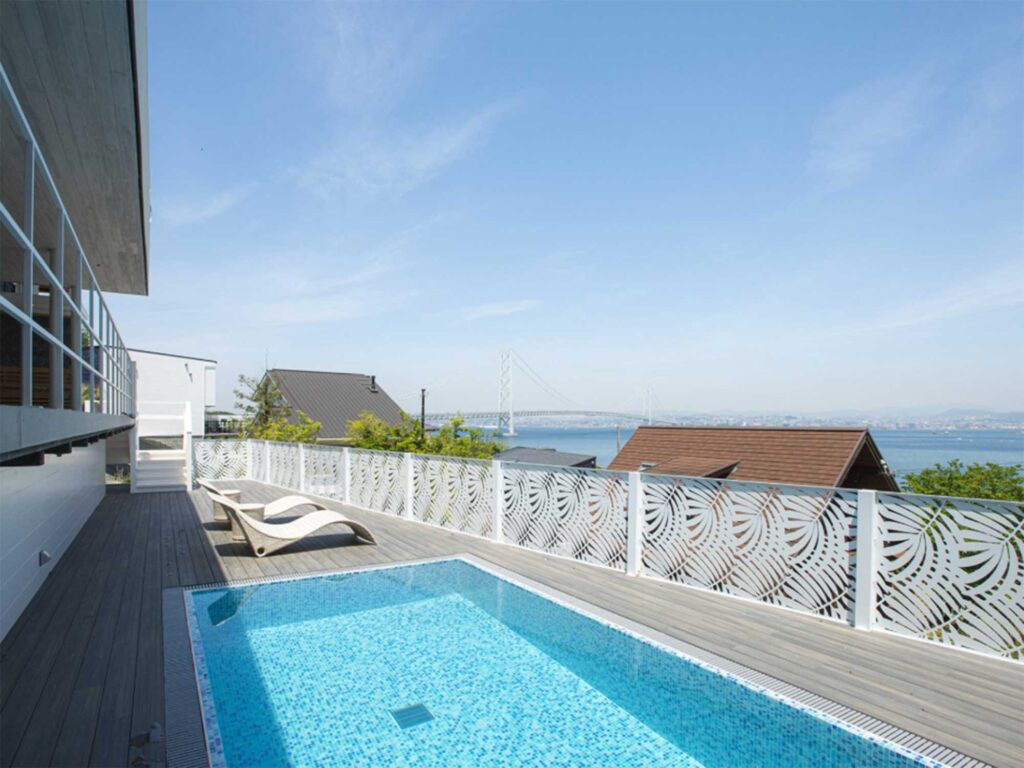 淡路島で明石海峡大橋を眺められるプライベートプール
