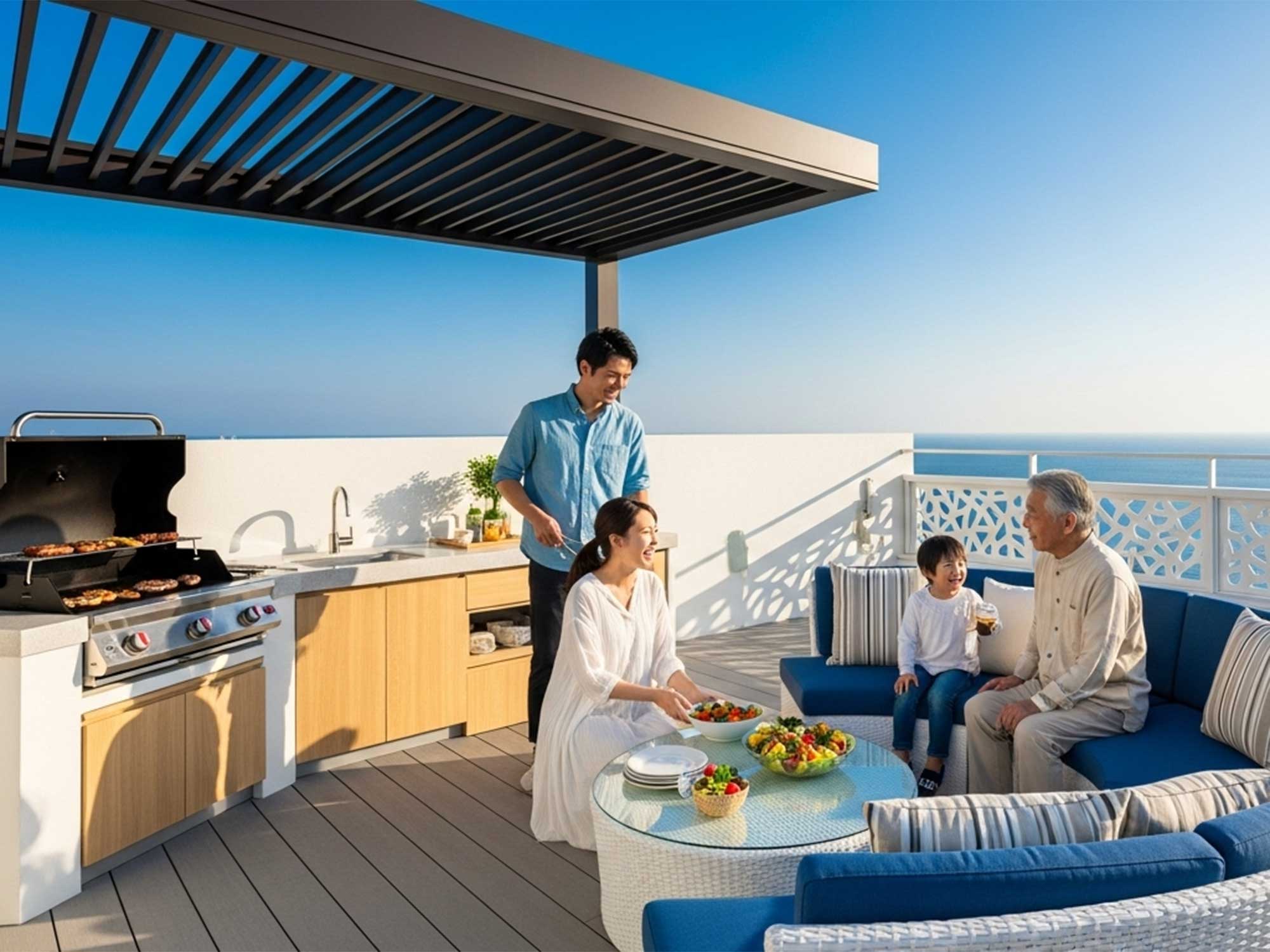海の見える淡路島のテラスで三世代家族がバーベキューを楽しむ様子
